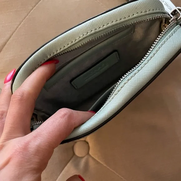 Michael Kors Crossbody Wallet on Chain Purse - Petite Friendly! MK so cute! - Picture 6 of 8